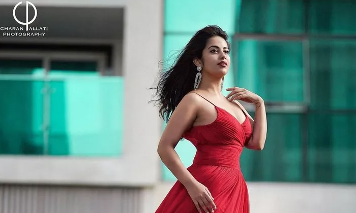  Avika Gor Looks Stunning Red Attire-TeluguStop.com