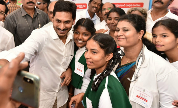  Cm Jagan Good News To Ap School Students-TeluguStop.com