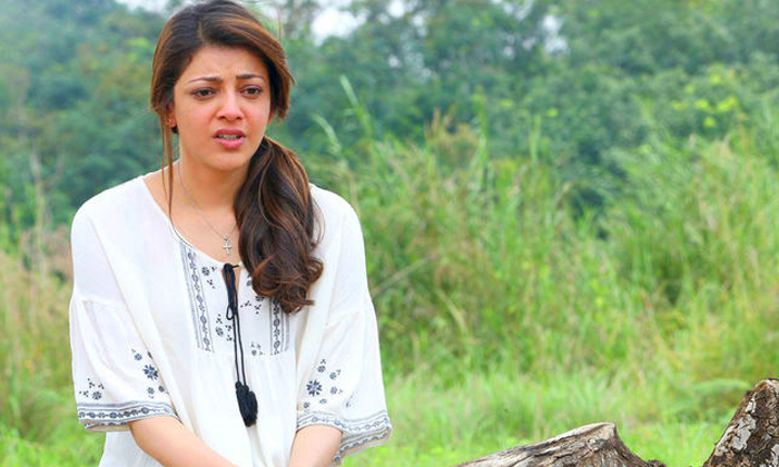  Kajal Agarwal Helped To The Cab Driver-TeluguStop.com