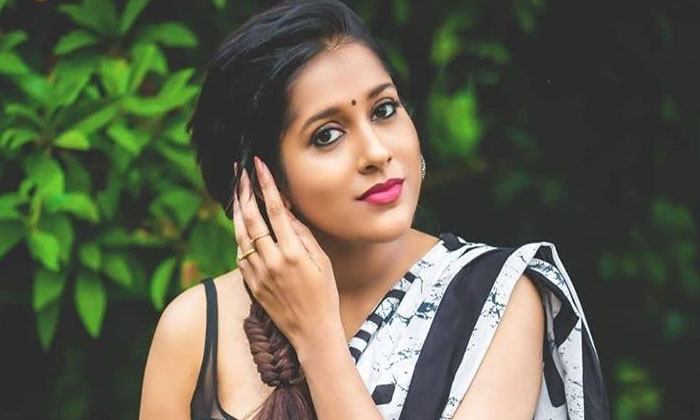  Rashmi Gautam Strong Warning To The Pawan Fans In Social Media, Rashmi Gautam Ne-TeluguStop.com