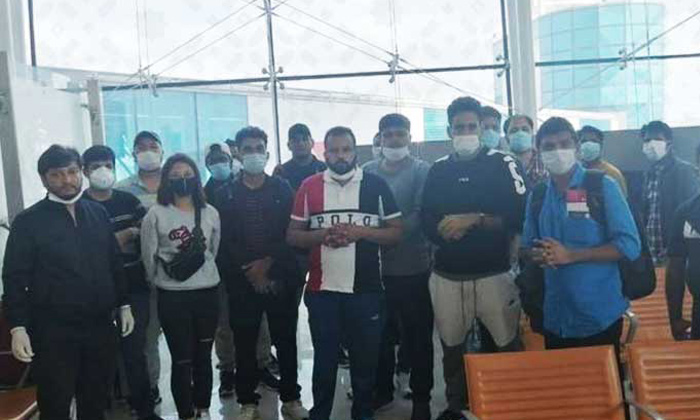  Uae Taking Initiative To Help Indians Stranded At Dubai Airport, Uae, Indians, D-TeluguStop.com