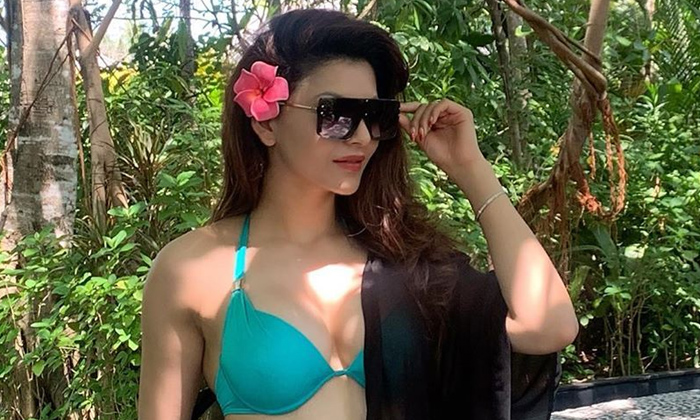 Telugu Actressurvashi, Bikini, Urvashi Rautela-Movie