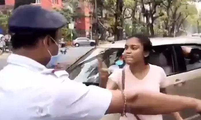  Women Attack On Police In Kolkata, Women Attack On Police, Kolkata News, Kolkata-TeluguStop.com