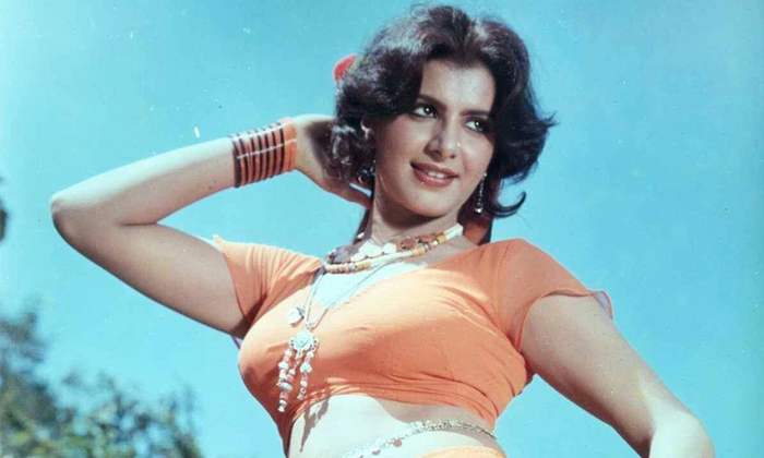  Anita Raj, Bollywood Actress, Police Complaint, Bollywood News, Lock Down-TeluguStop.com