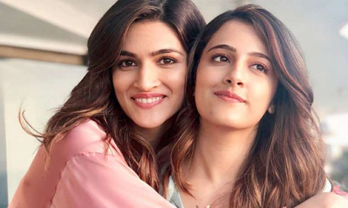  Bollywood Actress Kriti Sanon Is Trying To Introduce His Sister To Tollywood Fil-TeluguStop.com