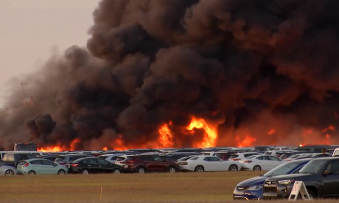  Florida's Fort Myers Airport, 3,500 Rental Cars, Airport, Fire, America-TeluguStop.com