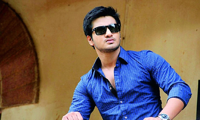  Hero Nikhil Want To Relase Karthikeya Movie In Five Languages, Nikhil, Karthikey-TeluguStop.com