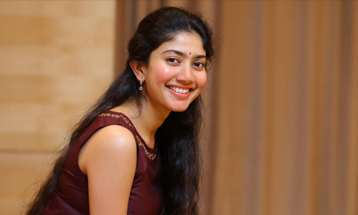  Sai Pallavi Says No For Skin Show In Movie, Sai Pallavi, Nithyamenon, Tollywood,-TeluguStop.com