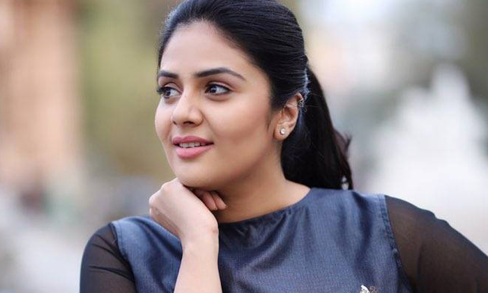  Sreemukhi, Movies, Not Interested, Tv Shows, Skin Exposing-TeluguStop.com