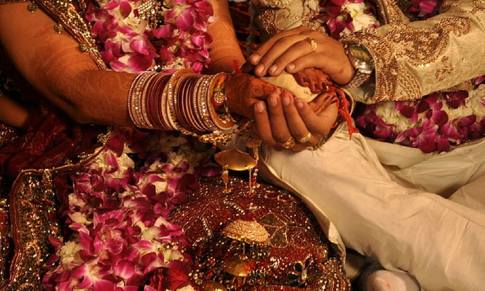  Lock Down, Men Marrying His Ex Girlfriend, Bihar, Bihar Crime News, Dheeraj-TeluguStop.com