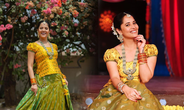 Anasuya Bharadwaj Glamorous Photos In Traditional Attire-telugu Actress Photos Anasuya Bharadwaj Glamorous Photos In Tra High Resolution Photo