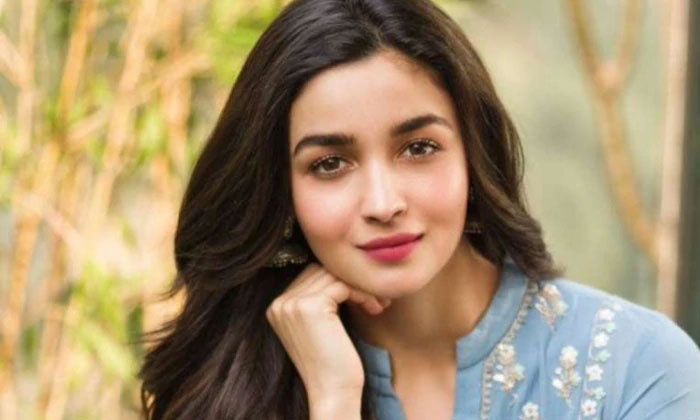  Alia Bhatt Fallow Switch Of And Switch On Theory, Bollywood, Tollywood, Rrr Movi-TeluguStop.com