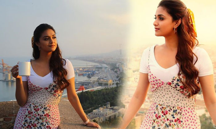 Keerthy Suresh Glamorous Poses-telugu Actress Photos Keerthy Suresh Glamorous Poses - Actresskeerthy Keerthysuresh High Resolution Photo