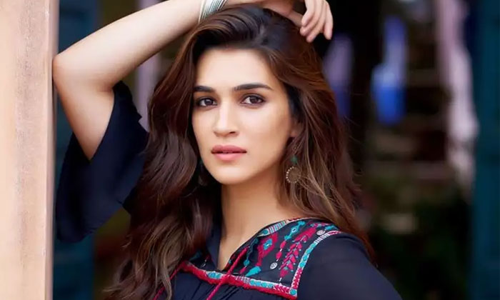  Kriti Sanon Says Need To Adult Education In School Stage, Tollywood, Bollywood,-TeluguStop.com