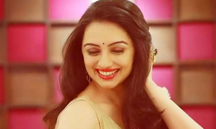  Shruti Marathe Opens Up About Her Casting Couch, Tollywood, Bollywood, South Cin-TeluguStop.com