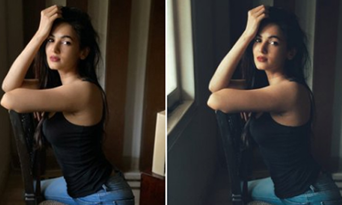  Sonal Chauhan, Rainbow, Ruler, Legend, Pandaga Chesko, Balakrishna, Social Media-TeluguStop.com