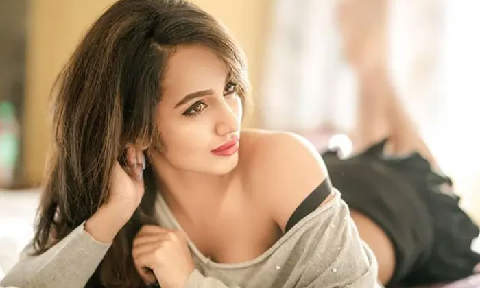  Tejaswi Madivada Interesting Comments On Her Marriage, Tollywood, Telugu Cinema,-TeluguStop.com