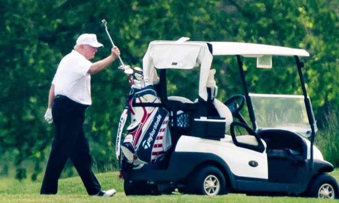  Us President Donald Trump Plays Golf Amid Covid-19 Pandemic As Us Death Count Ne-TeluguStop.com