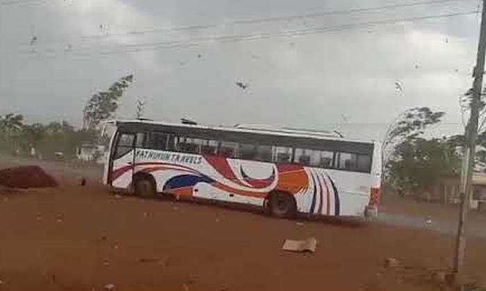  Bus Was Moving Without Driver For 200 Meters In Telangana Bus Moving, Telangana,-TeluguStop.com
