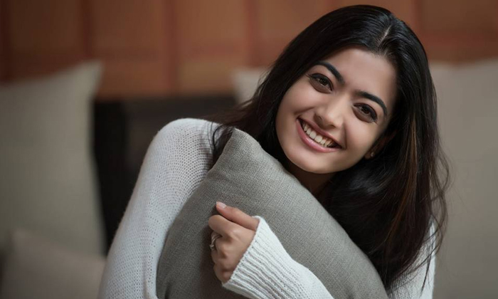  Is Rashmika Mandanna Expecting Huge Remuneration For Acharya Movie  Rashmika Man-TeluguStop.com