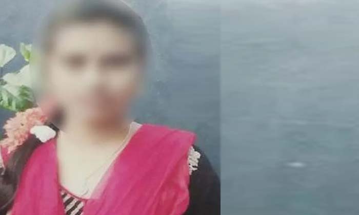  Married Women, Hyderabad, Suicide News, Crime News-TeluguStop.com