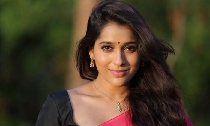  Rashmi Gautam, Telugu Heroine, Anchor,  Bold Character Movie Offers, Sudigali Su-TeluguStop.com