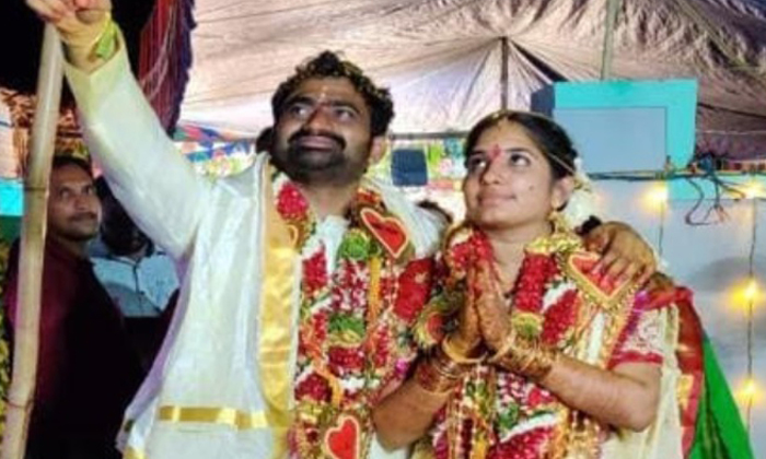  Newly Wed Couple Died In Car Accident, Marriage, Car Tyre Punture, Married Coupl-TeluguStop.com