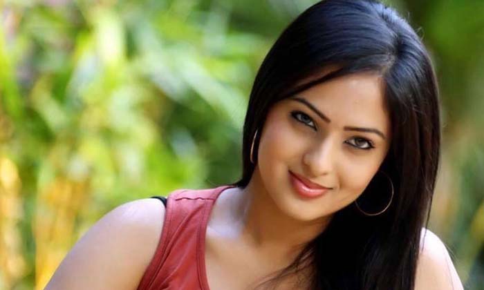  Nikisha Patel Fires On Bollywood Bigwigs, Nikisha Patel, Sushanth Singh Rajput,-TeluguStop.com