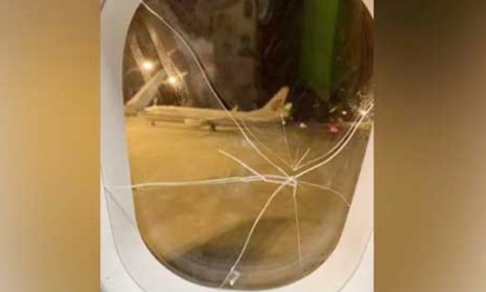  Plane Makes Emergency Landing After Passenger Brek Window, Plane, Emergency Land-TeluguStop.com