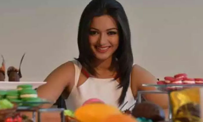  Catherine Tresa Learn Cooking In Lock Down, Tollywood, Lock Down, Heroines, Cele-TeluguStop.com