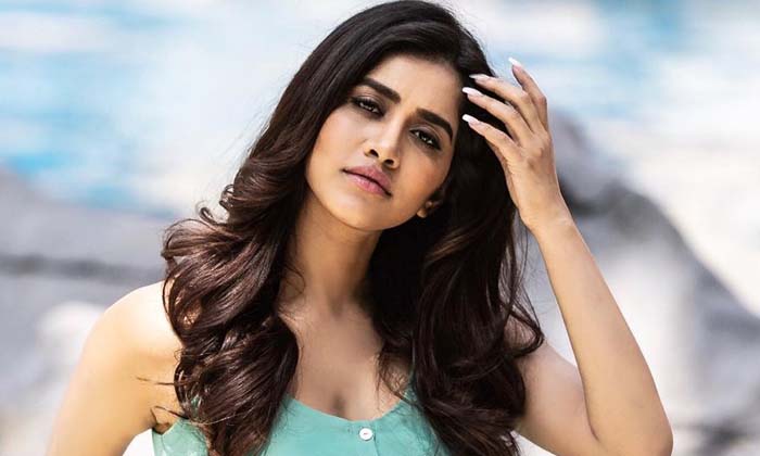  Nabha Natesh To Romance Ntr, Nabha Natesh, Ntr, Tollywood News, Ntr30, Trivikram-TeluguStop.com