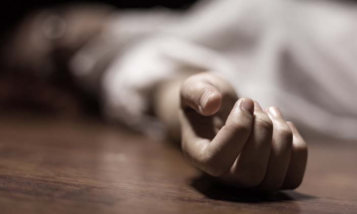  Woman Commits Suicide In Vizag, Sushanth Singh Rajput, Woman, Suicide, Vizag-TeluguStop.com