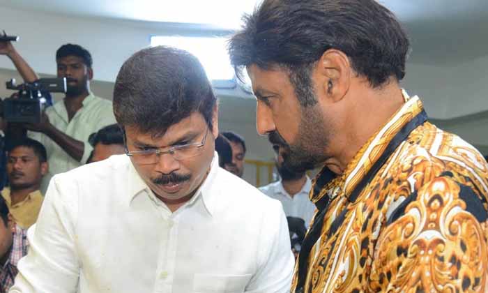  Flop Director Gives Story For Balakrishna, Balakrishna, Boyapati Srinu, Bb3, Tol-TeluguStop.com