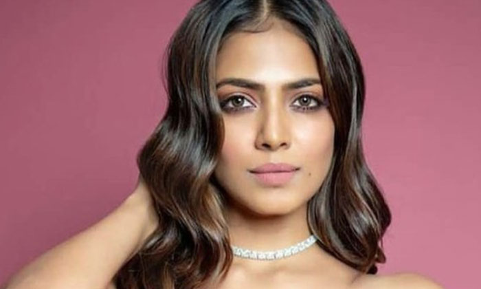  Malavika Mohanan Romance With Chiyaan Vikram, Kollywood, Tollywood, South Cinema-TeluguStop.com