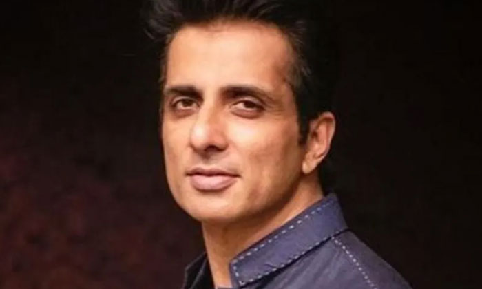  Sonu Sood Adopted Two Children And Offered 3 Lakh Jobs To Migrant Workers-TeluguStop.com