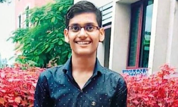  Farmers Son In Up Remote Village Scored 98.2 Percent In Cbse Class 12 Exam, Cbse-TeluguStop.com