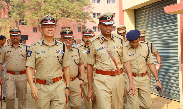  Corona Cases In Andhra Pradesh Police Department, Ap Police, Corona Effect, Covi-TeluguStop.com