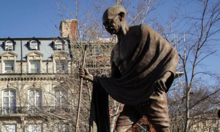  Indian-origin Student Seeks Removal Of Mahatma Gandhi,  Mahatma Gandhi Statue ,-TeluguStop.com