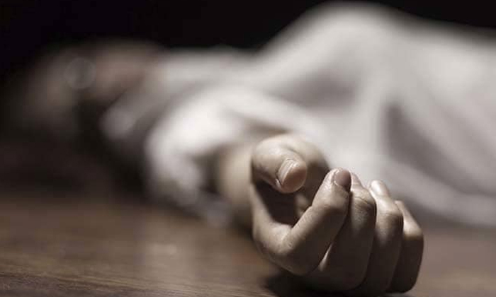  Married Man Commits Suicide, Suicide, Married, Women,-TeluguStop.com