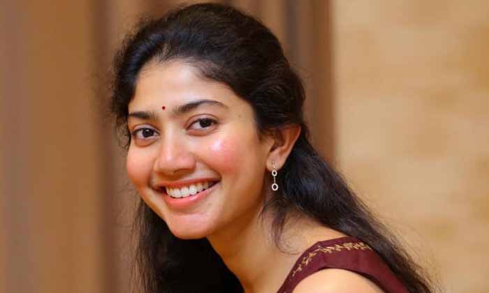  Sai Pallavi To Romance Ram Charan, Sai Pallavi, Ram Charan, Acharya, Chiranjeevi-TeluguStop.com