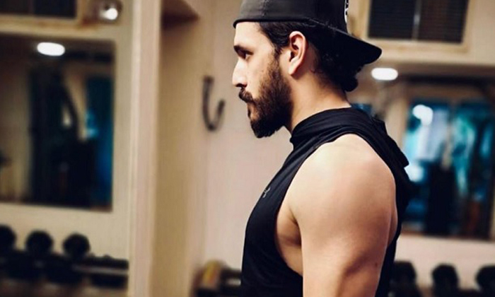  Pic Talk: Akhil Sweats It Out In The Gym-TeluguStop.com