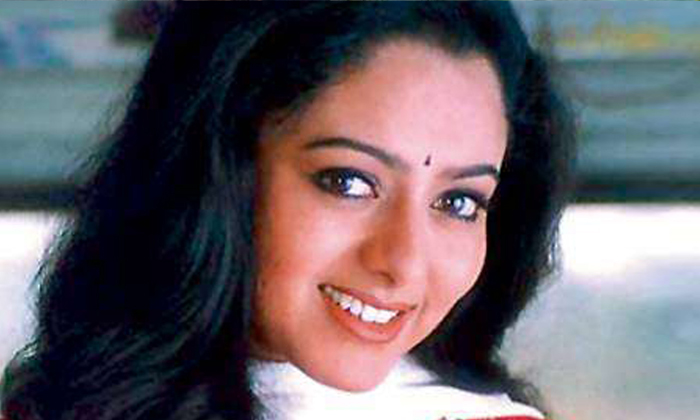  Is Soundarya In Love With Jagapathi Babu, Soundarya Death,soundarya, Failure Lo-TeluguStop.com