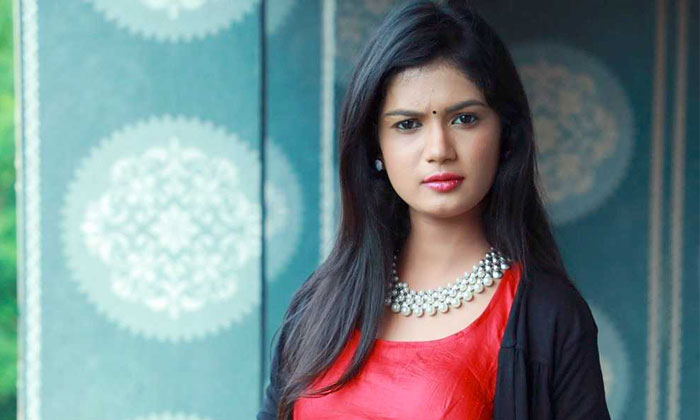  Hot Anchor Ariyana Glory Will Be Entered In Bigg Boss House, Bigg Boss 4, King N-TeluguStop.com