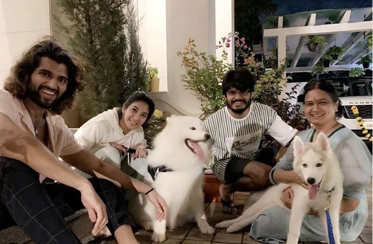  Meet Vijay Devarakonda’s Stress Busters!-TeluguStop.com