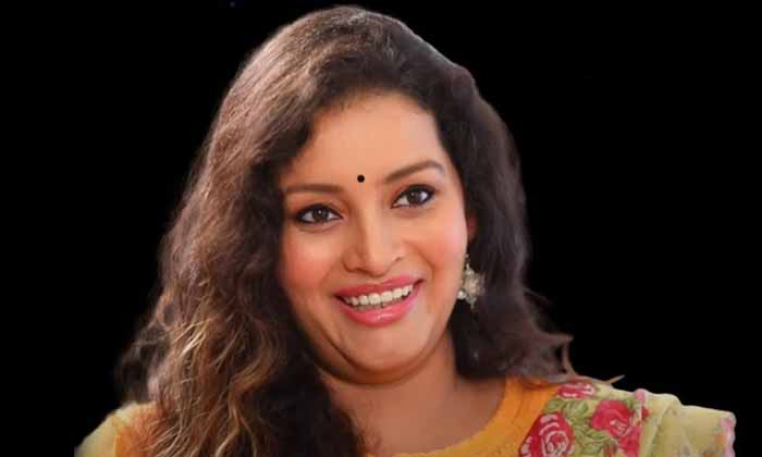  Renu Desai Sells Two Expensive Luxury Cars-TeluguStop.com