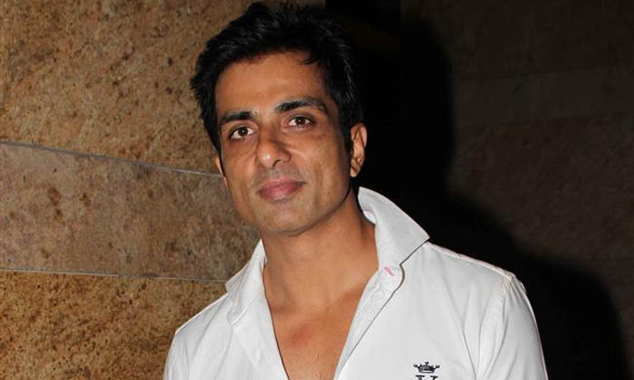  Sonu Sood, Telugu Actor, Homeless Women, Helping Soonu Sood, New Home, Sonu Soo-TeluguStop.com