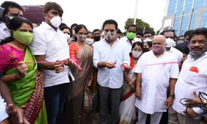  Minister Ktr, Minister Sabitha Indra Reddy, Hyderabad Traffic, Mayor Bonthu Ramm-TeluguStop.com