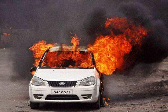  Vishaka, Car, Fire Accident-TeluguStop.com