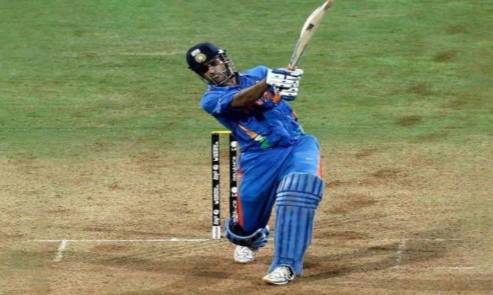  Mahesh Babu, Dhoni, Twitter, Cricket, Retirement,-TeluguStop.com