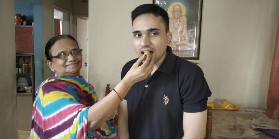  Visually Impaired Man Cracks Upsc At First Attempt-TeluguStop.com